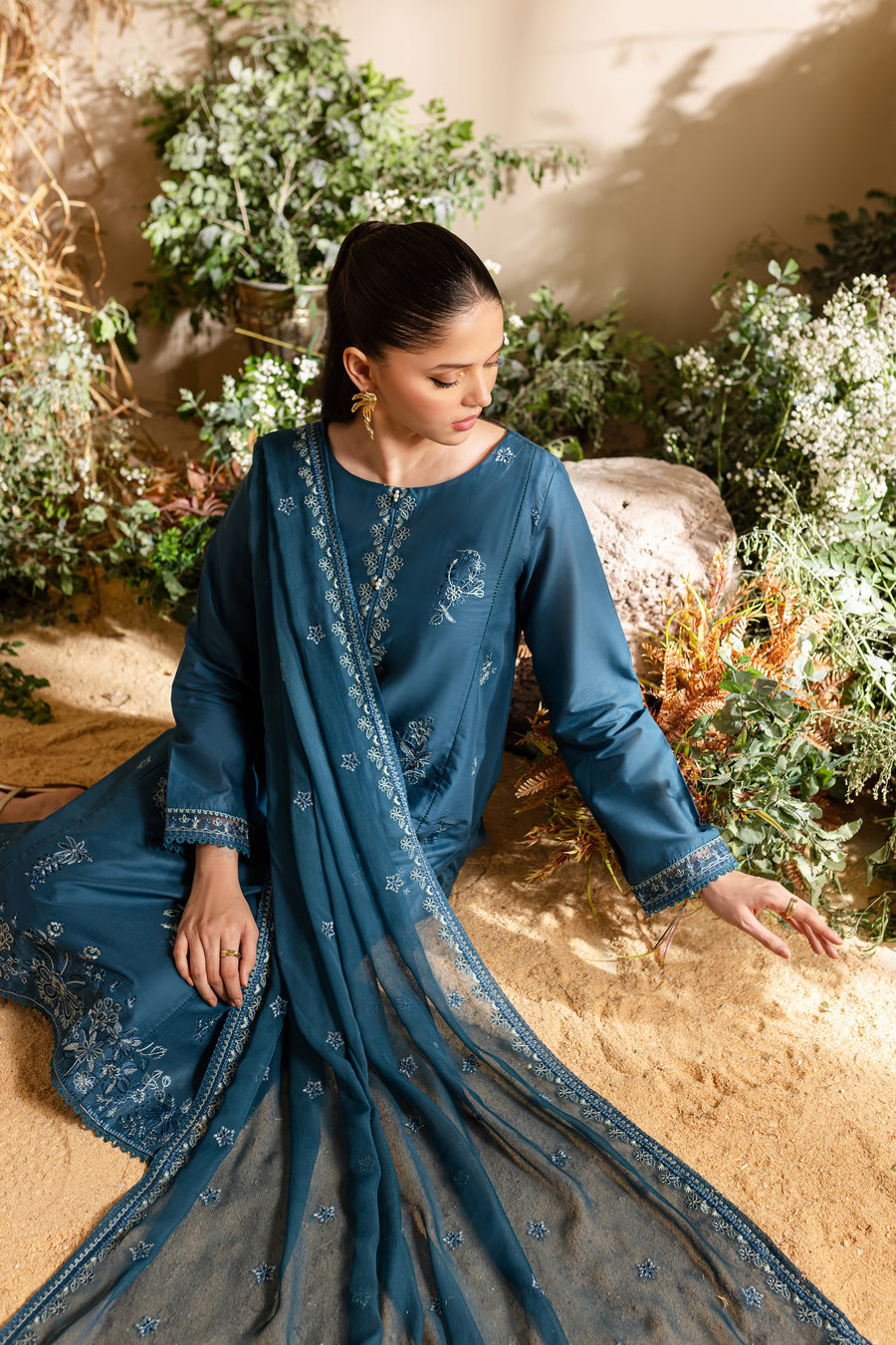Rawina Dorcy 3Pc - Embroidered khaddar Dress