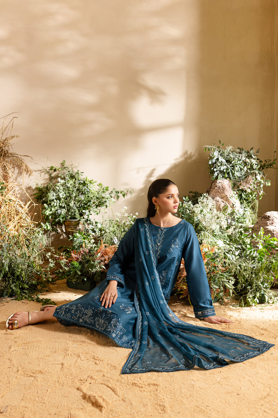 Rawina Dorcy 3Pc - Embroidered khaddar Dress