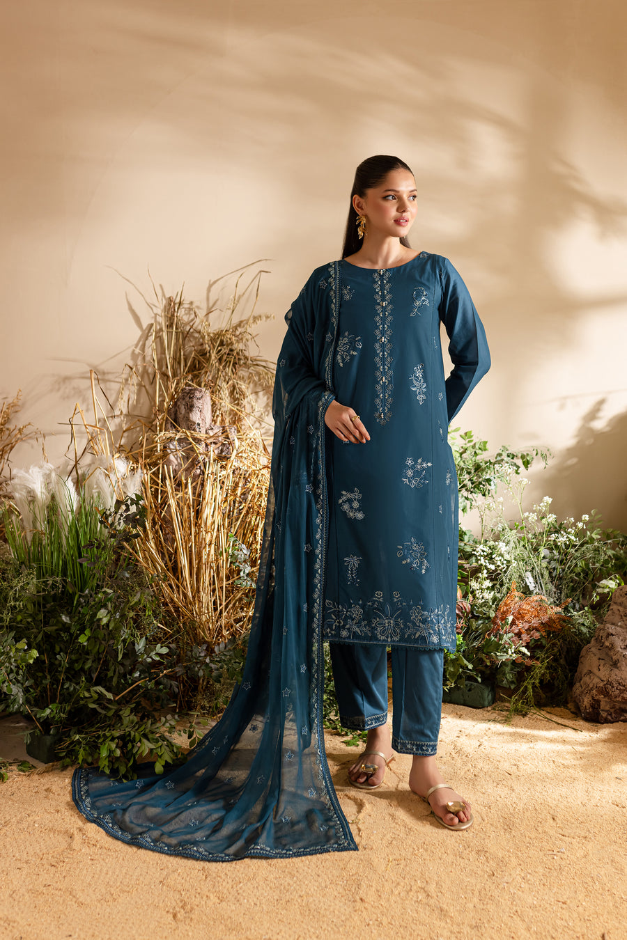 Rawina Dorcy 3Pc - Embroidered khaddar Dress