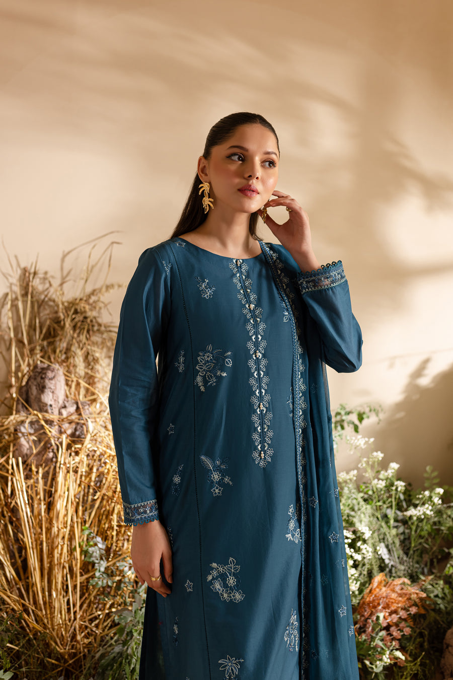Rawina Dorcy 3Pc - Embroidered khaddar Dress
