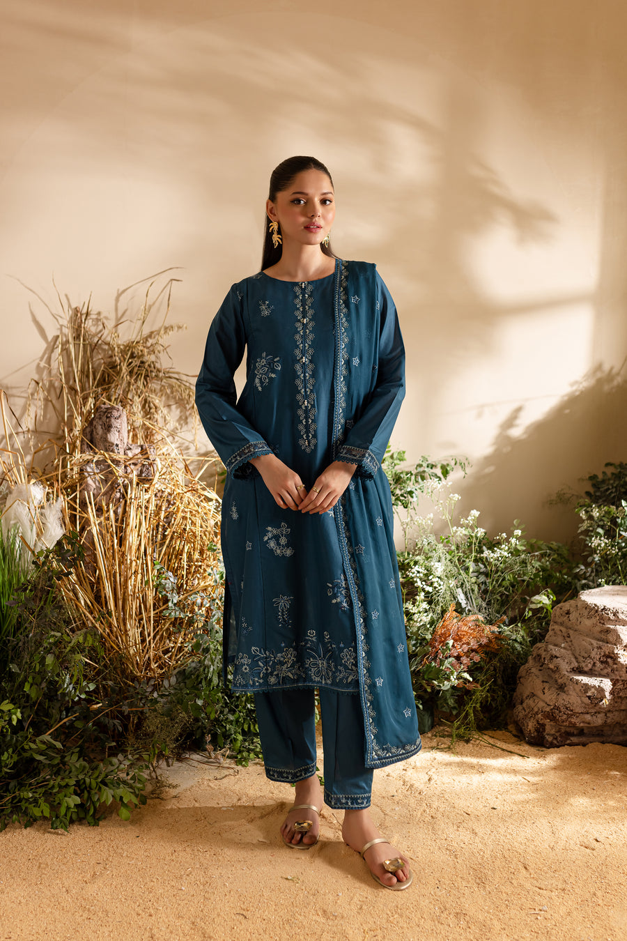 Rawina Dorcy 3Pc - Embroidered khaddar Dress