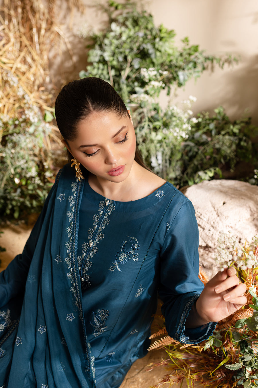 Rawina Dorcy 3Pc - Embroidered khaddar Dress